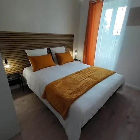 Domaine De Zely 아파트