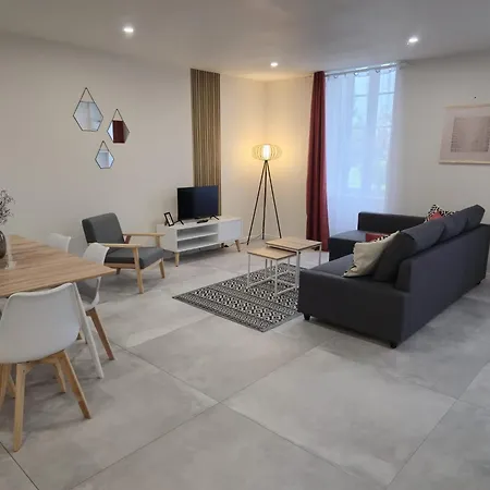 Domaine De Zely 아파트